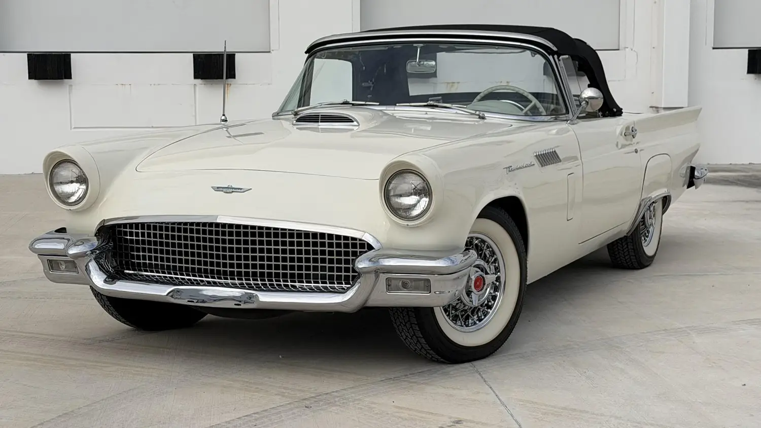 1957 Ford Thunderbird