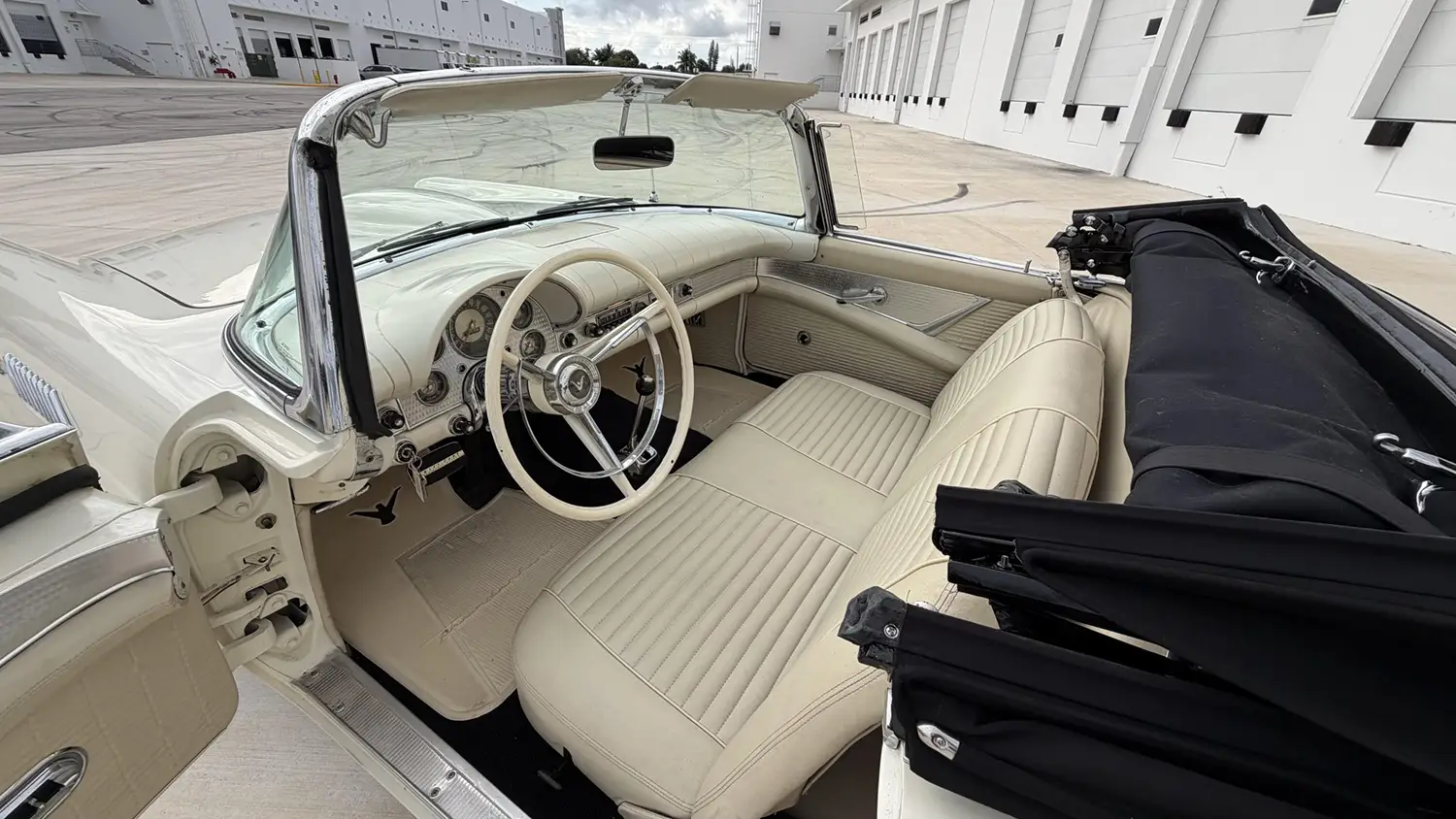 1957 Ford Thunderbird