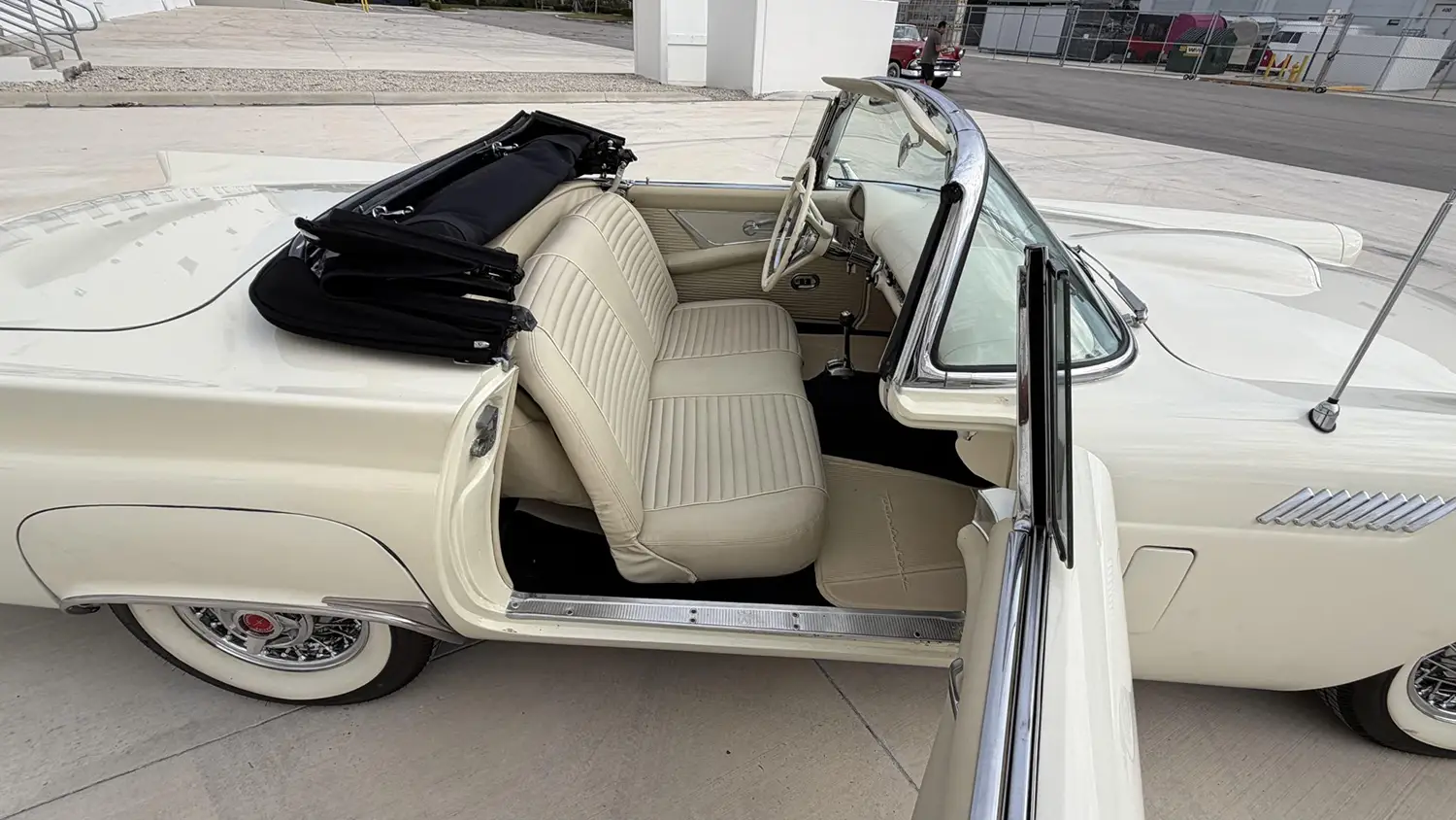 1957 Ford Thunderbird