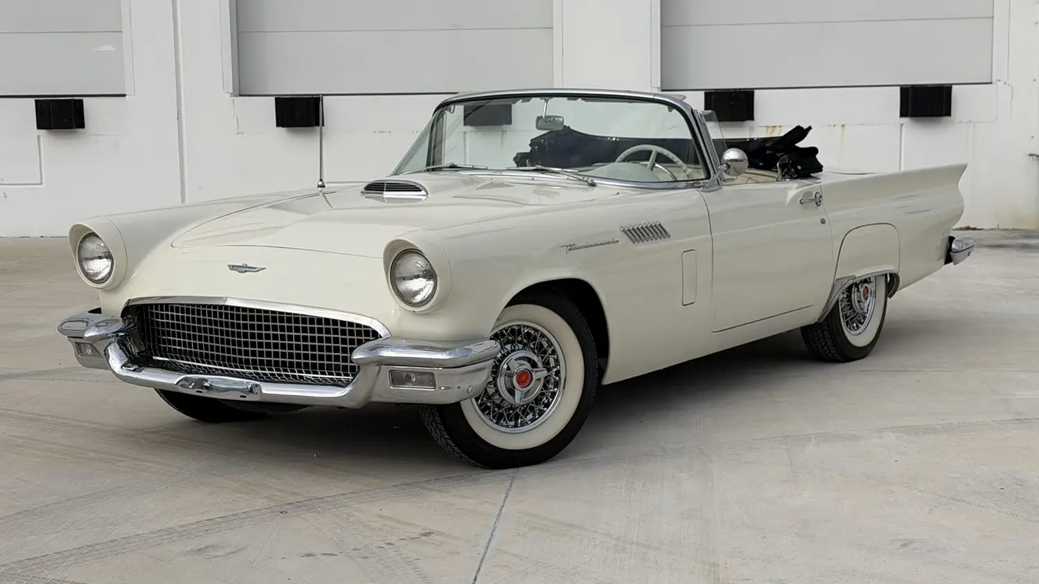 1957 Ford Thunderbird