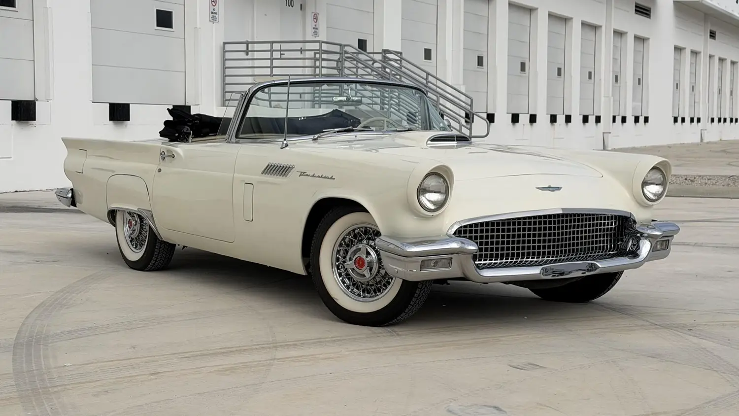 1957 Ford Thunderbird