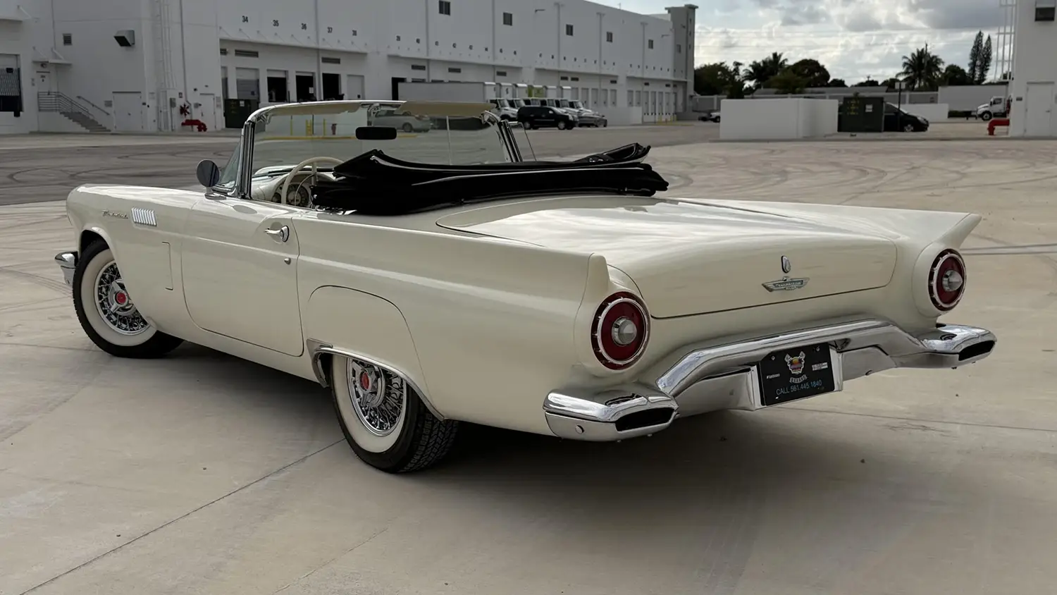 1957 Ford Thunderbird