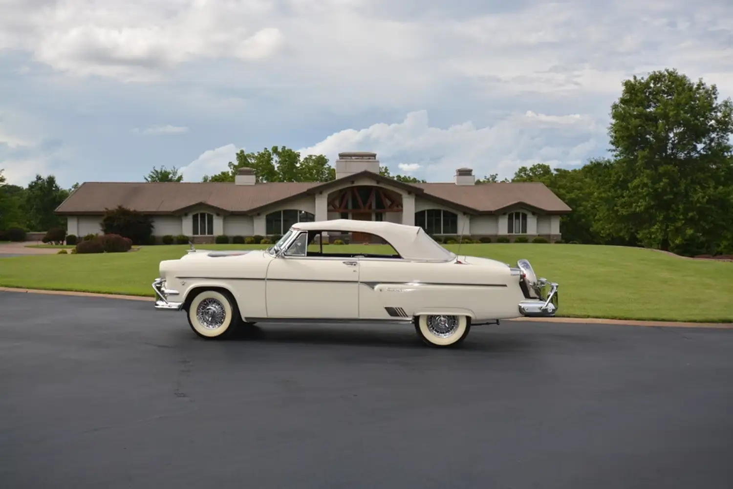 1954 Ford Crestline Sunliner