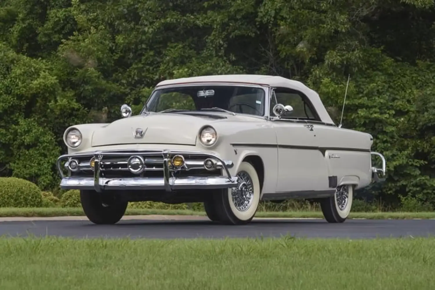 1954 Ford Crestline Sunliner