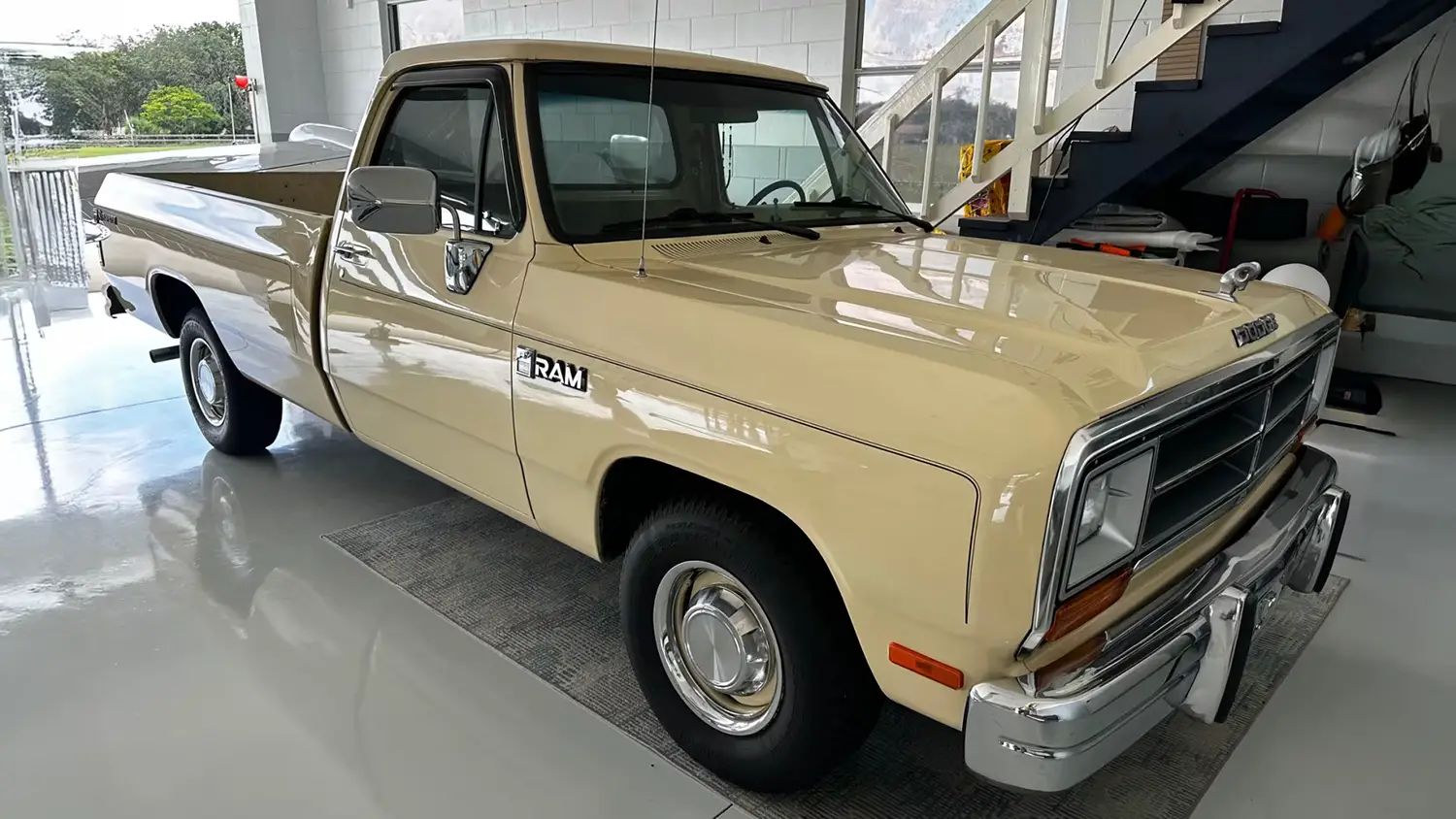 1988 Dodge D150 Prospector