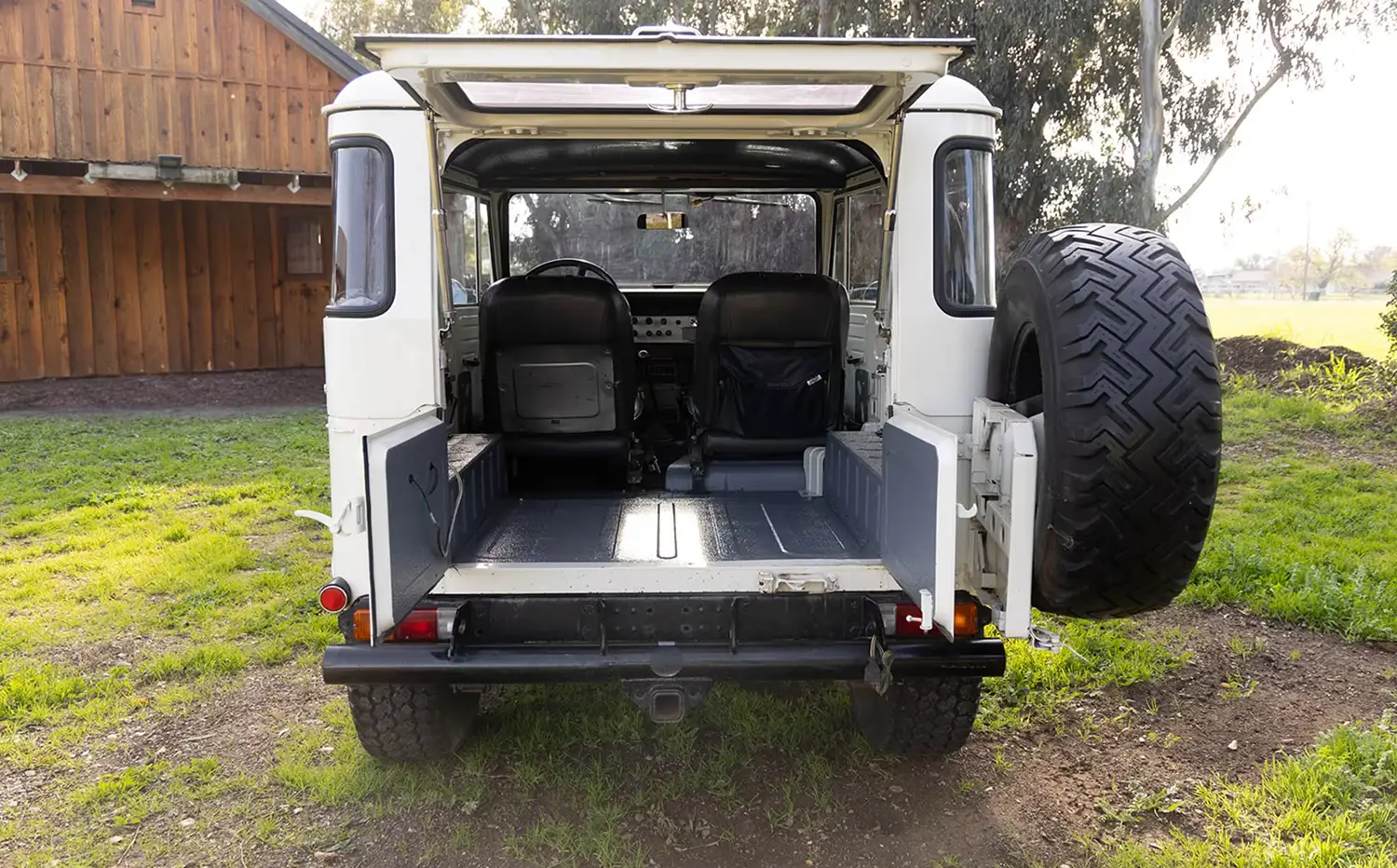 1974 Toyota FJ-40 Land Cruiser