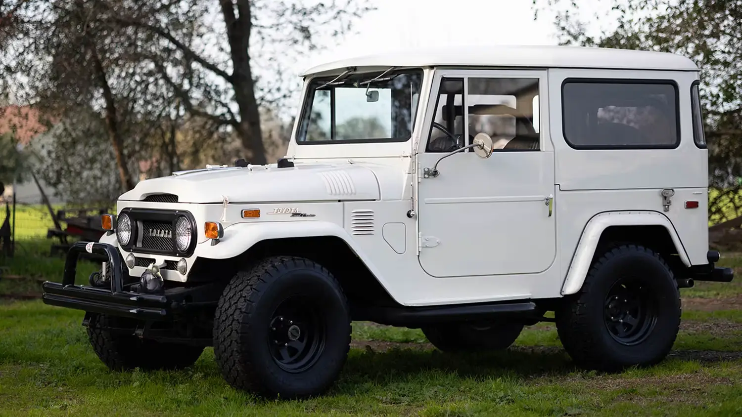 1974 Toyota FJ-40 Land Cruiser