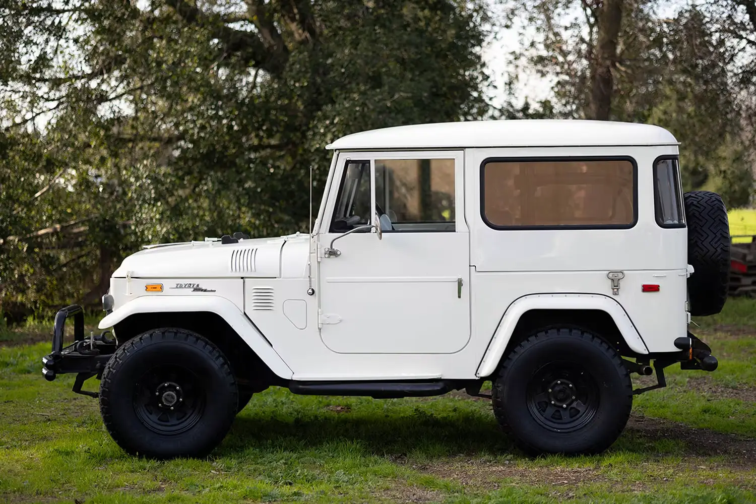 1974 Toyota FJ-40 Land Cruiser