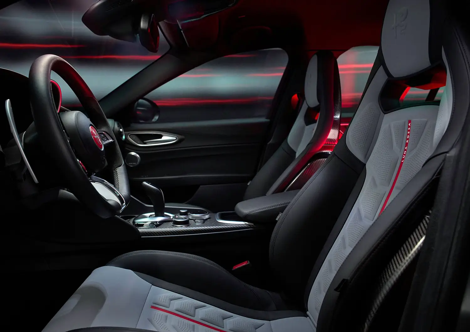 Alfa Romeo Giulia Quadrifoglio Luna Rossa