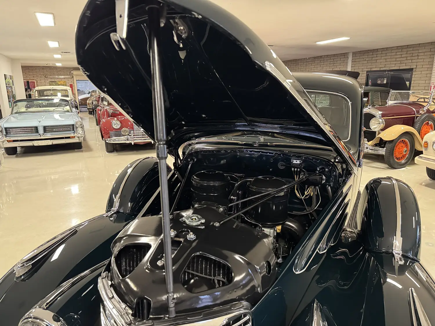 1940 Cadillac Series 90 V16