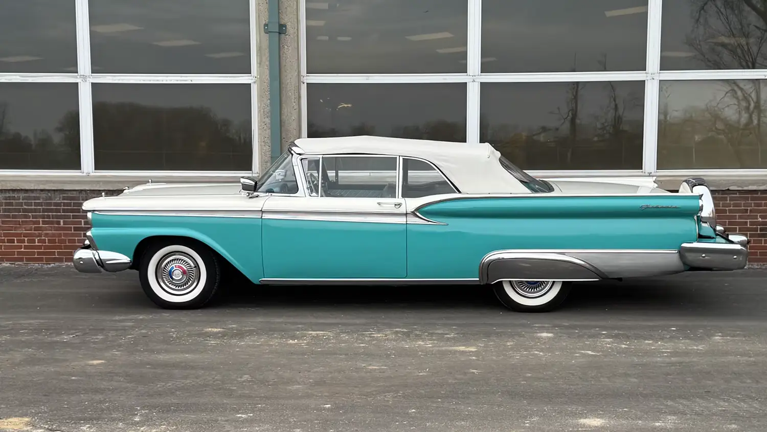 1959 Ford Fairlane 500 Galaxie Sunliner