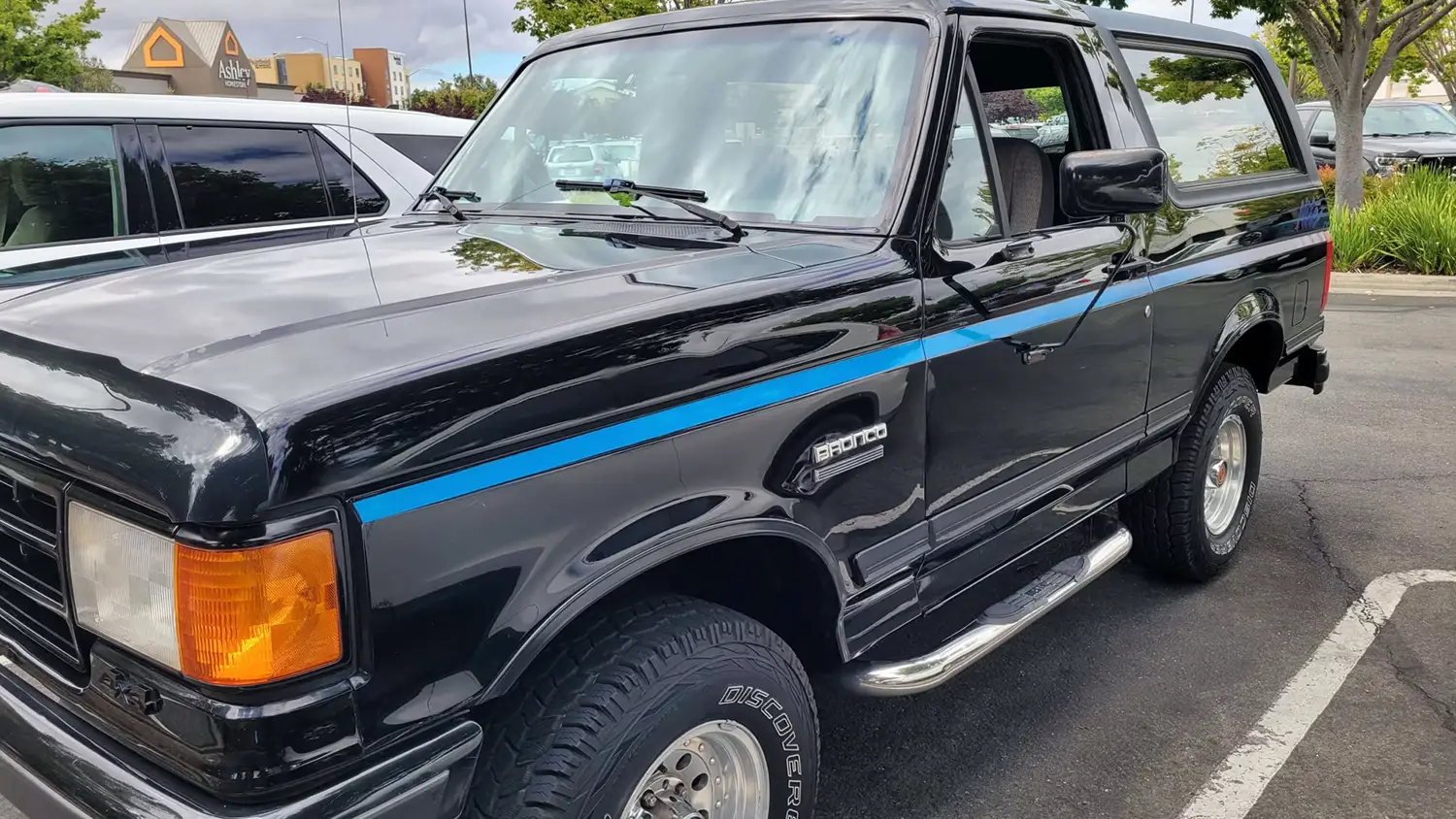 1991 Ford Bronco XLT Nite Edition