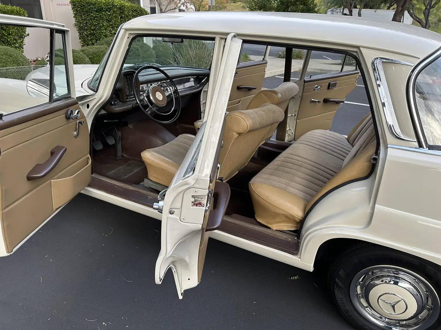1966 Mercedes-Benz 230