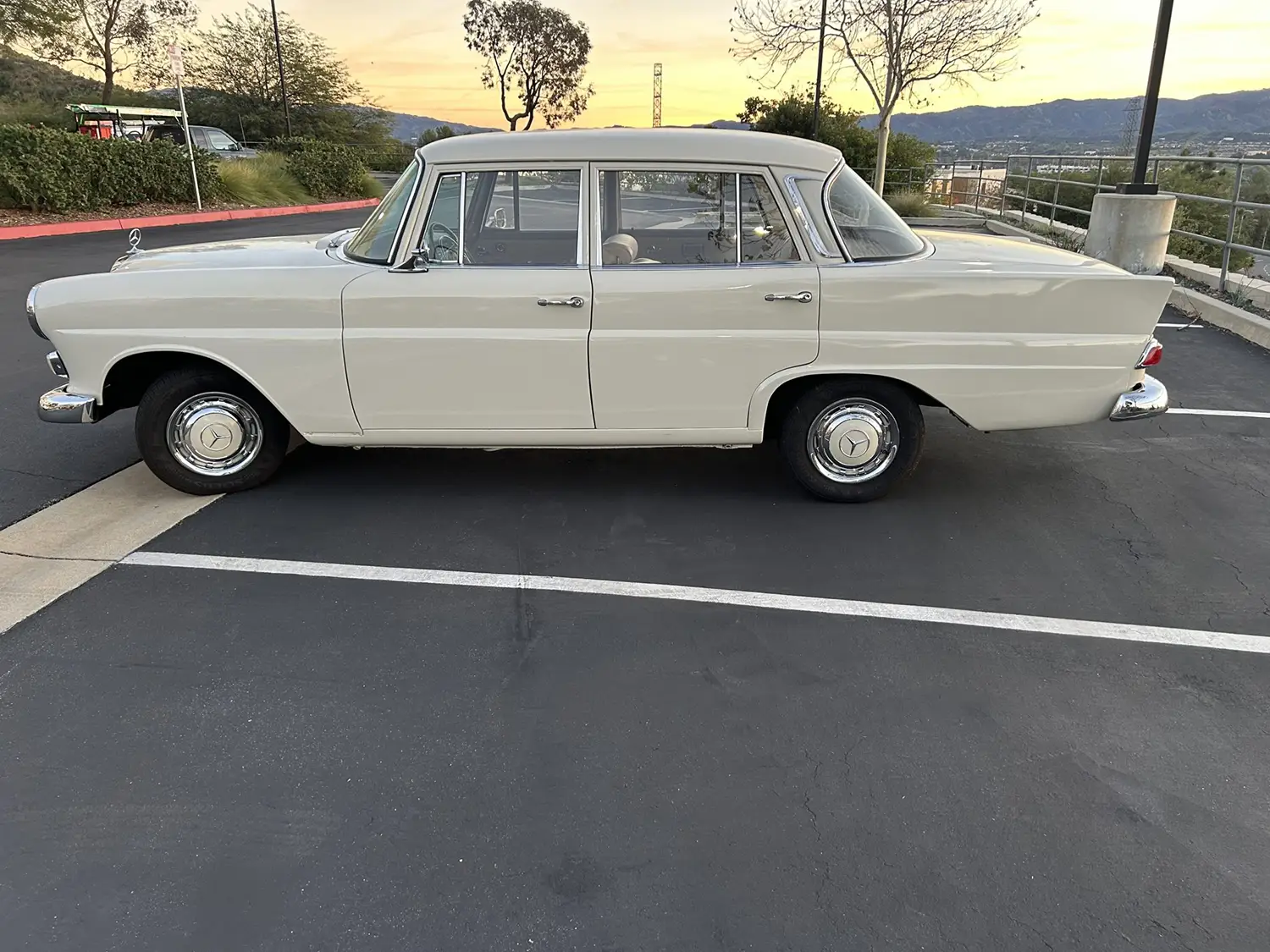 1966 Mercedes-Benz 230