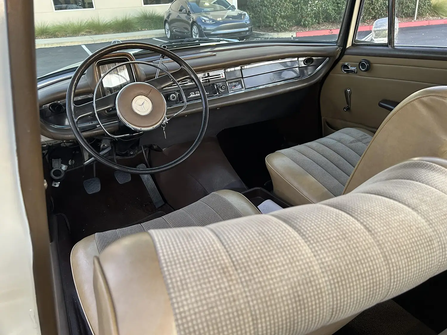 1966 Mercedes-Benz 230