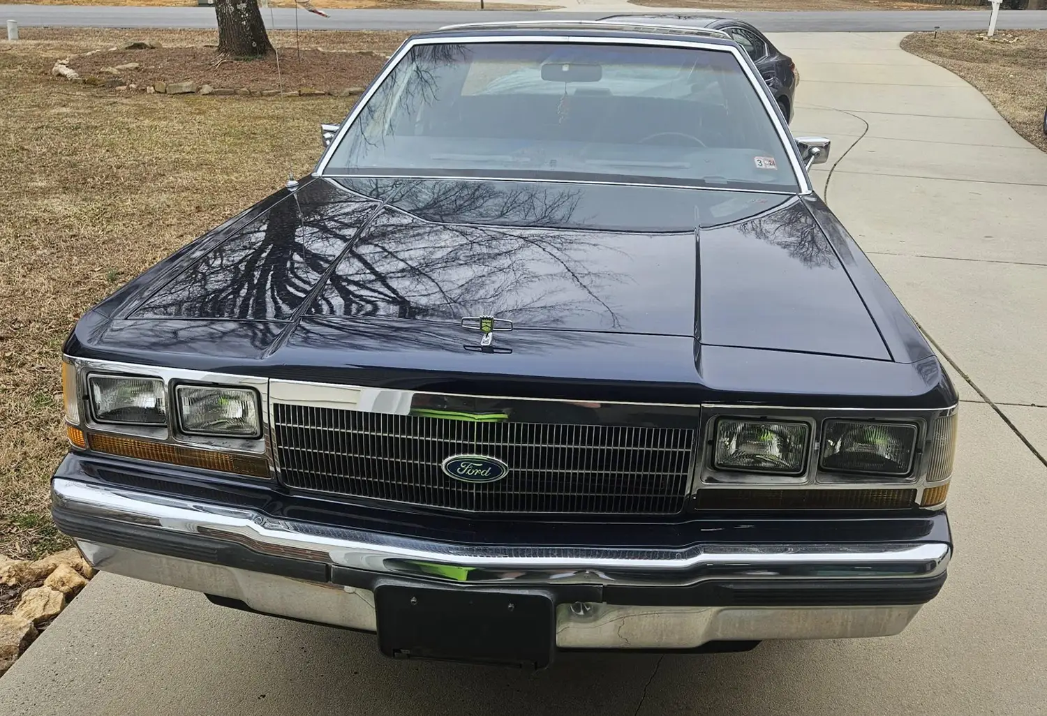 1989 Ford LTD Crown Victoria Sedan
