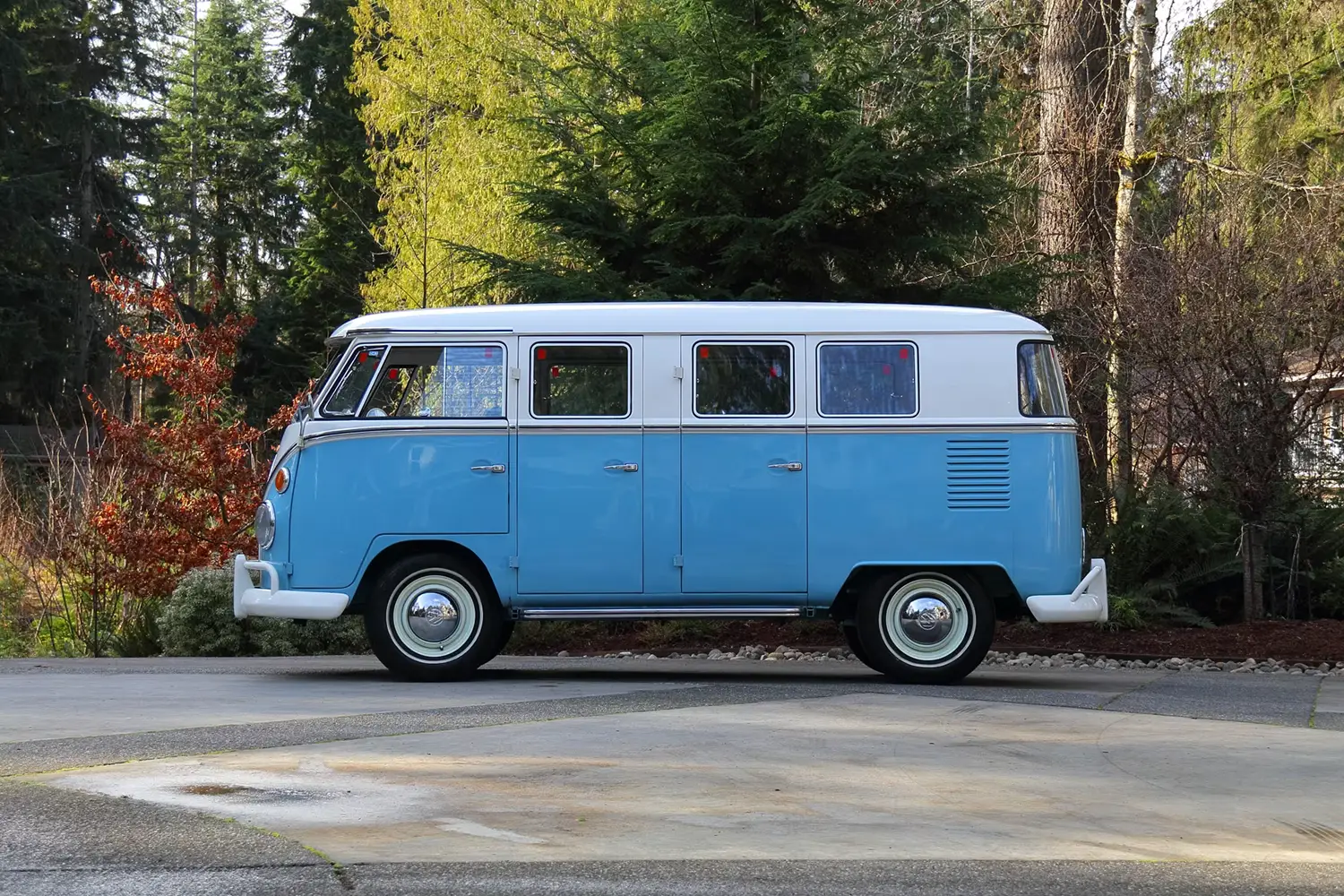 1973 Volkswagen Type 2 6-Door Bus