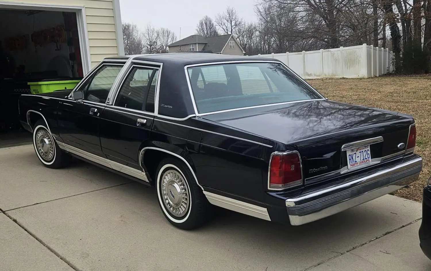 1989 Ford LTD Crown Victoria Sedan