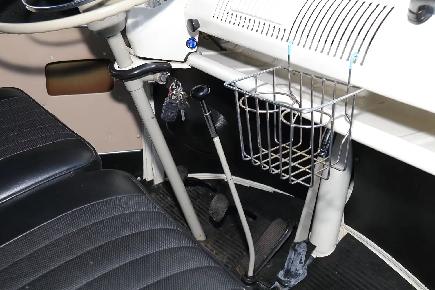 1973 Volkswagen Type 2 6-Door Bus