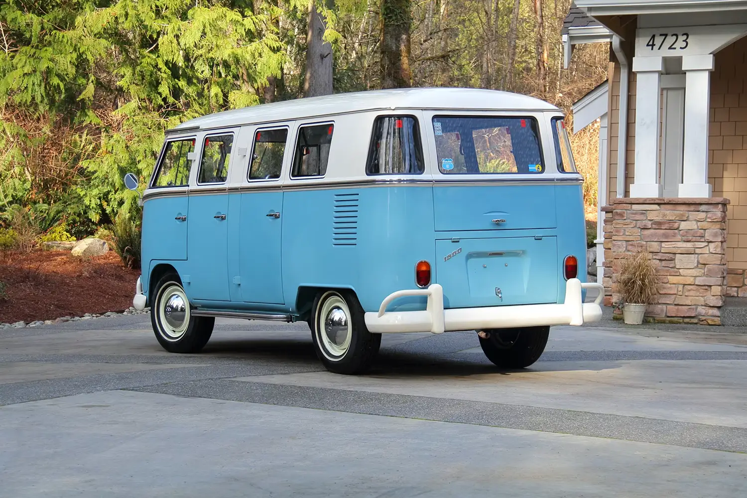 1973 Volkswagen Type 2 6-Door Bus