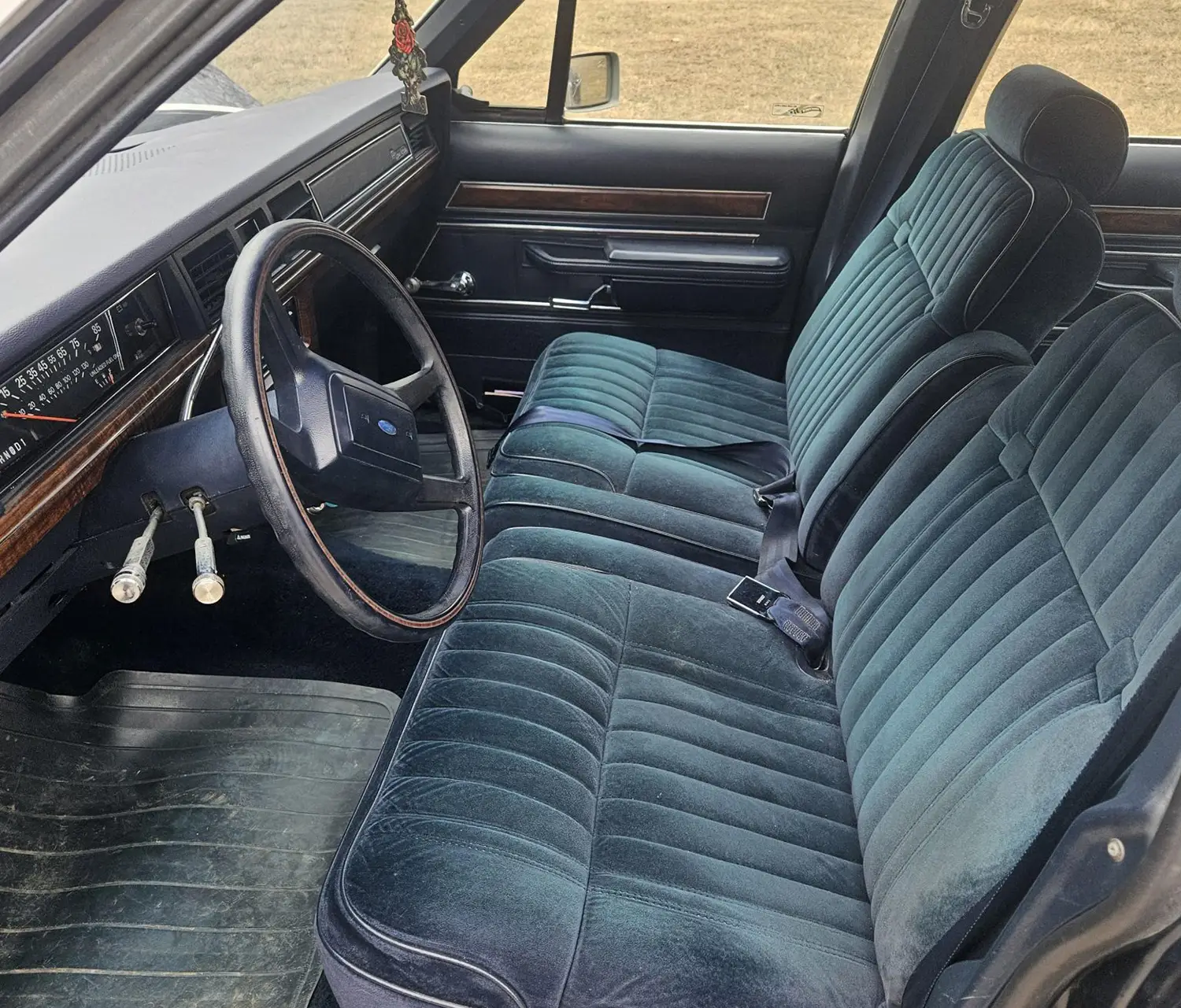 1989 Ford LTD Crown Victoria Sedan