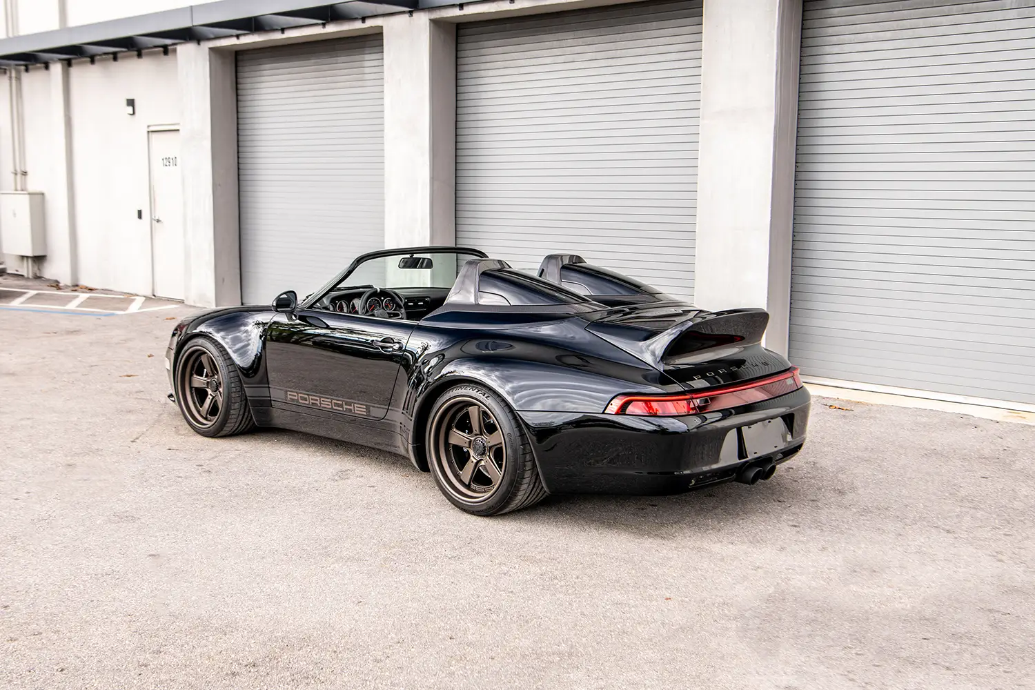 1995 Porsche 911 Speedster Remastered by Gunther Werks