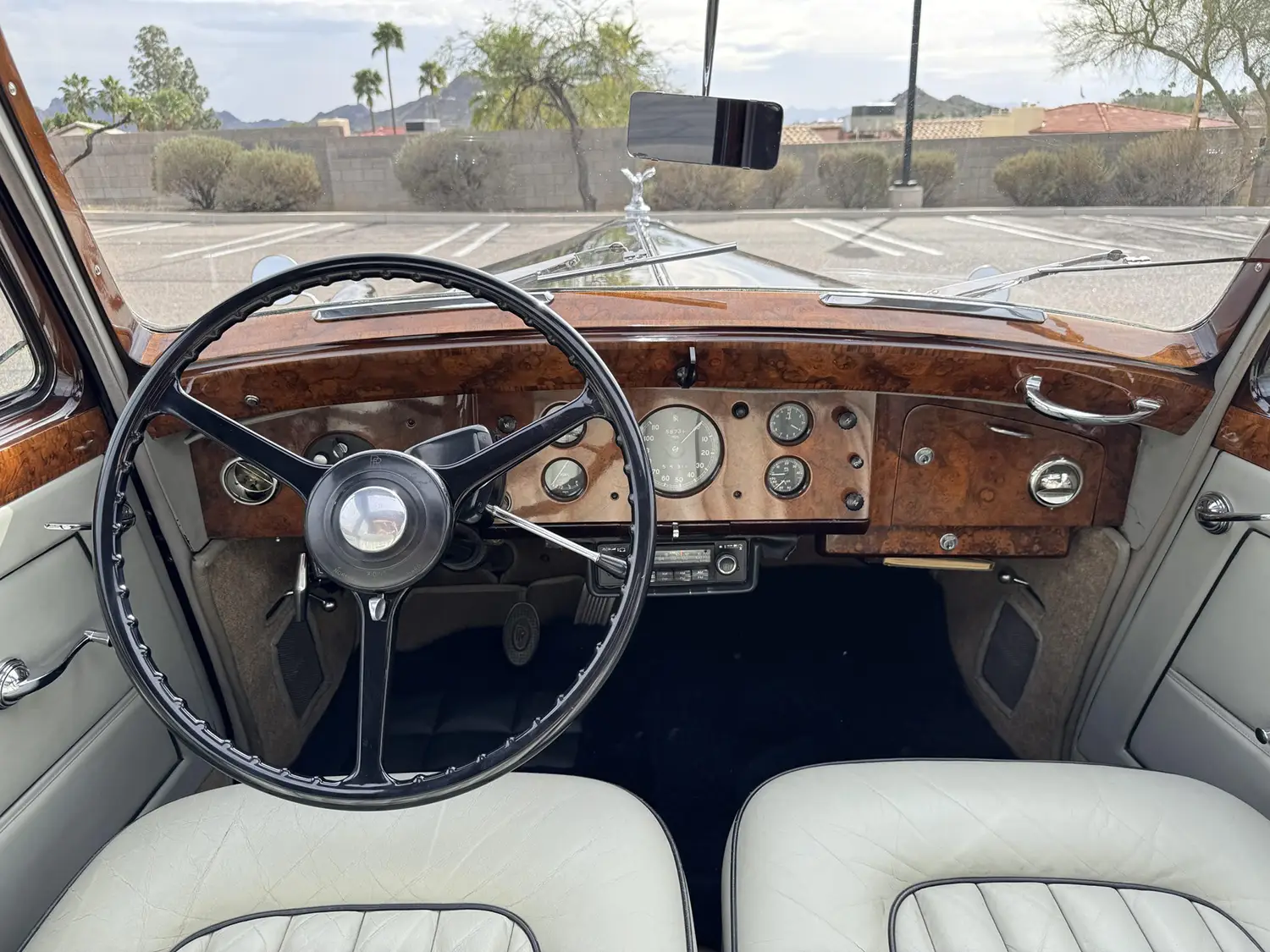 1954 Rolls-Royce Silver Dawn