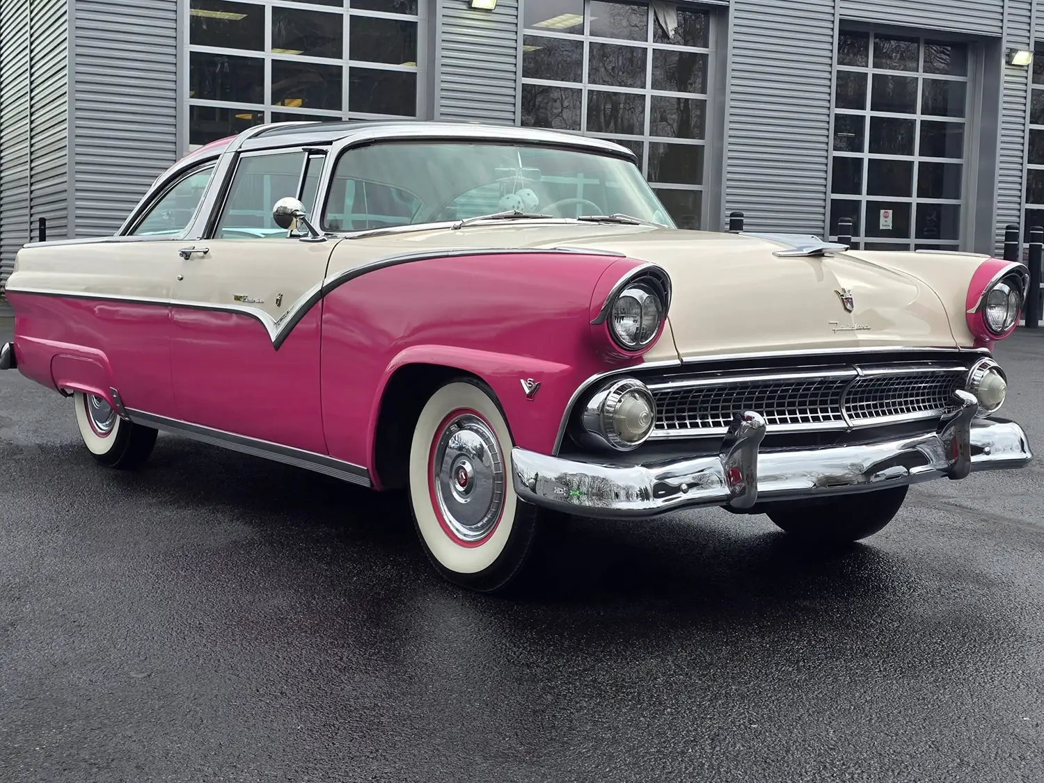 1955 Ford Fairlane Crown Victoria Skyliner
