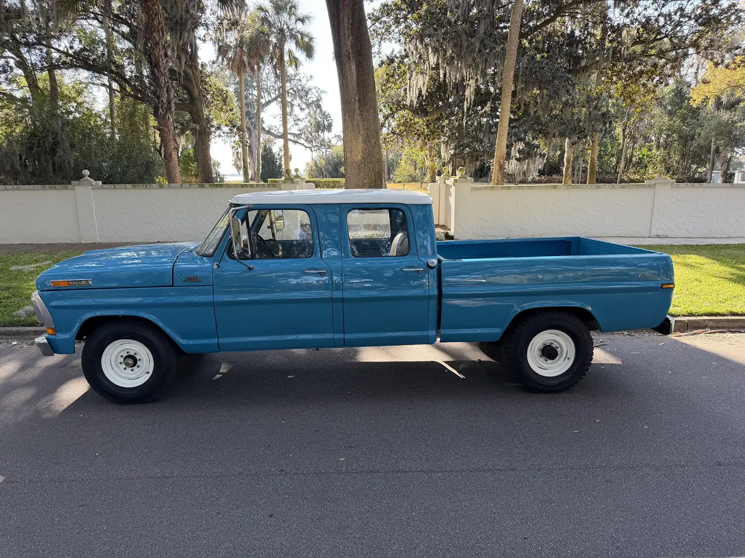 1970 Ford F-250 Custom Crew Cab
