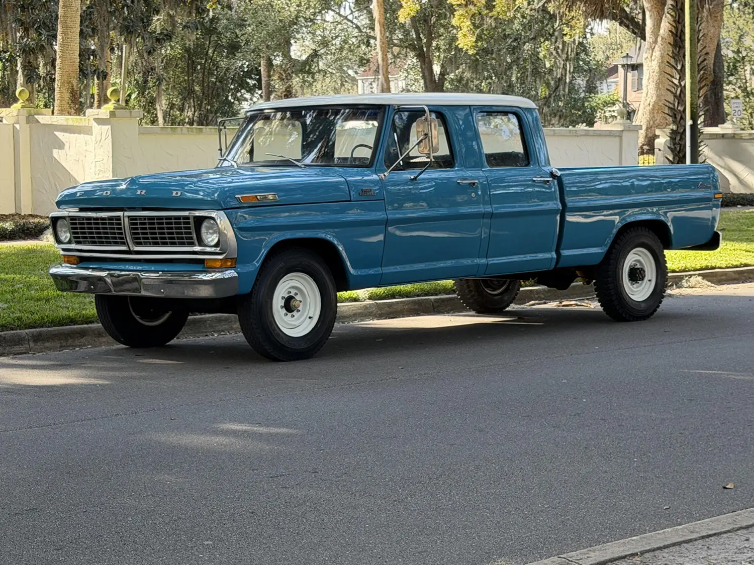 1970 Ford F-250 Custom Crew Cab