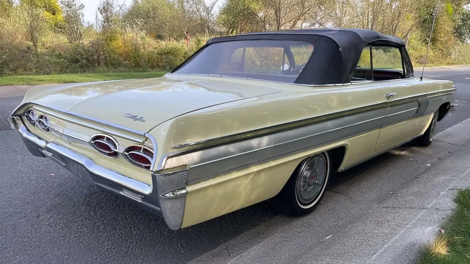 1962 Oldsmobile Starfire Convertible