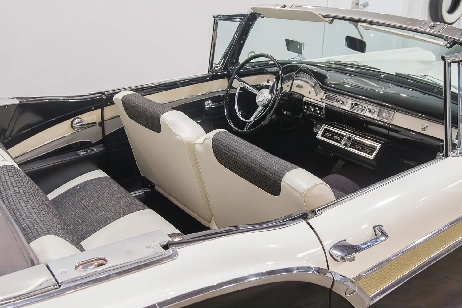 1957 Ford Fairlane 500 Skyliner 1957 Ford Fairlane 500 Skyliner