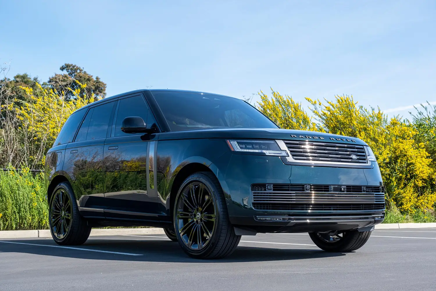 2025 Range Rover P615 SV