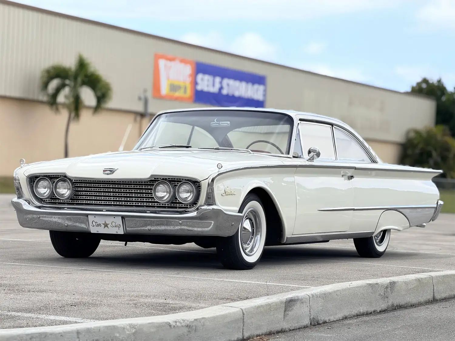 1960 Ford Galaxie Starliner