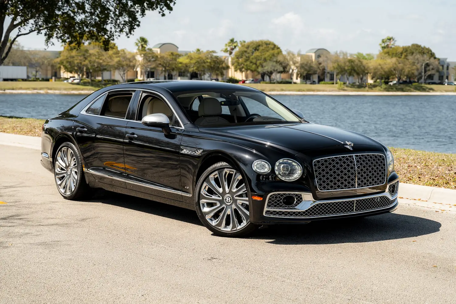 2022 Bentley Flying Spur V8 Mulliner