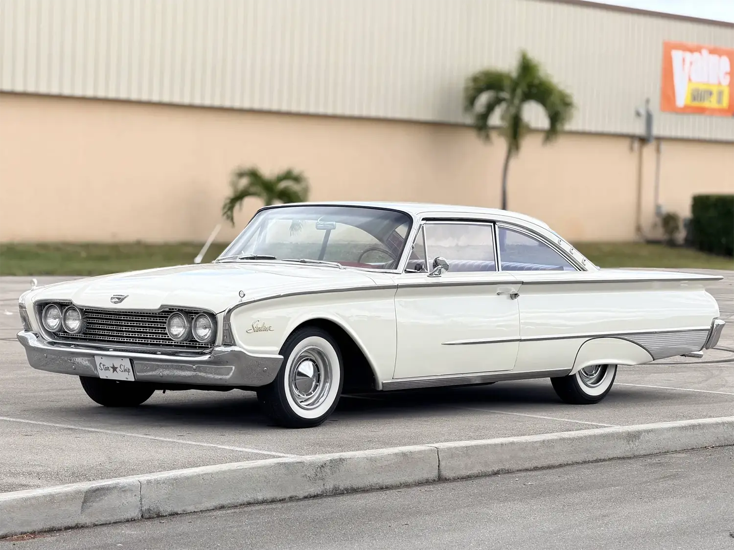 1960 Ford Galaxie Starliner