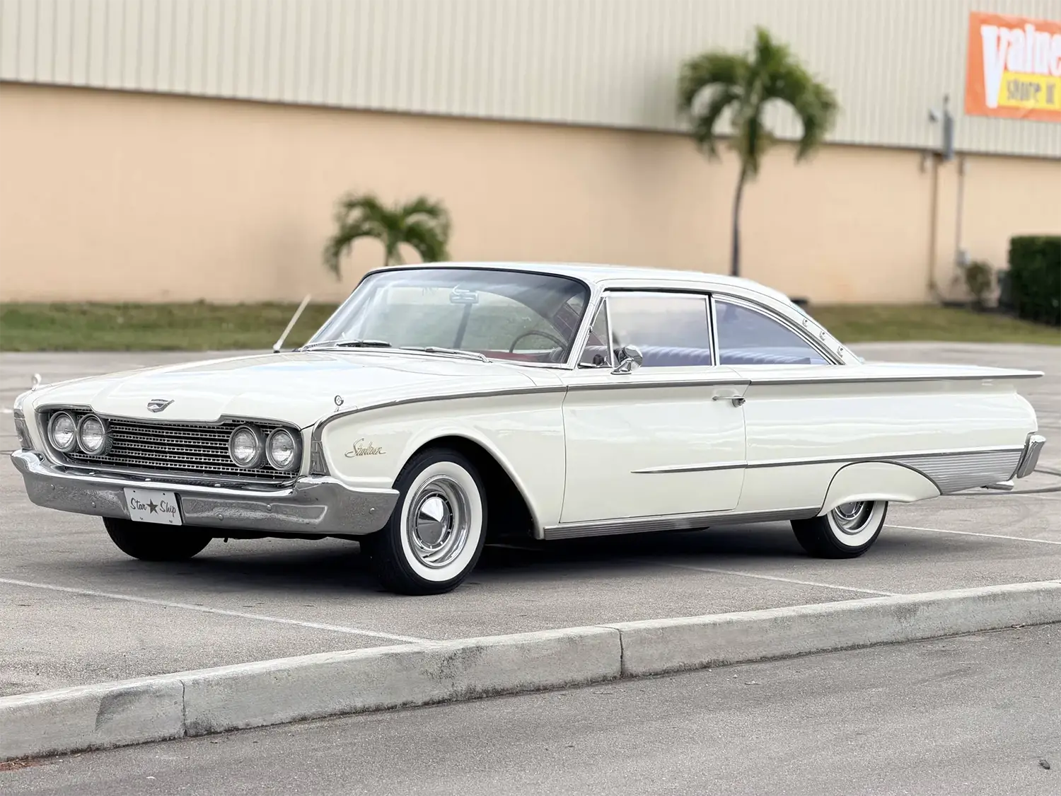1960 Ford Galaxie Starliner