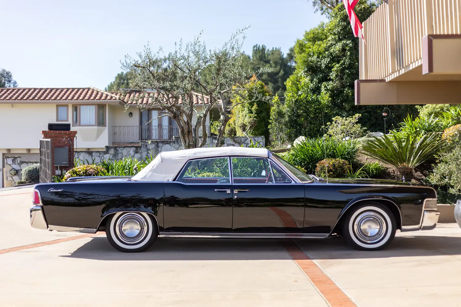 1965 Lincoln Continental convertible