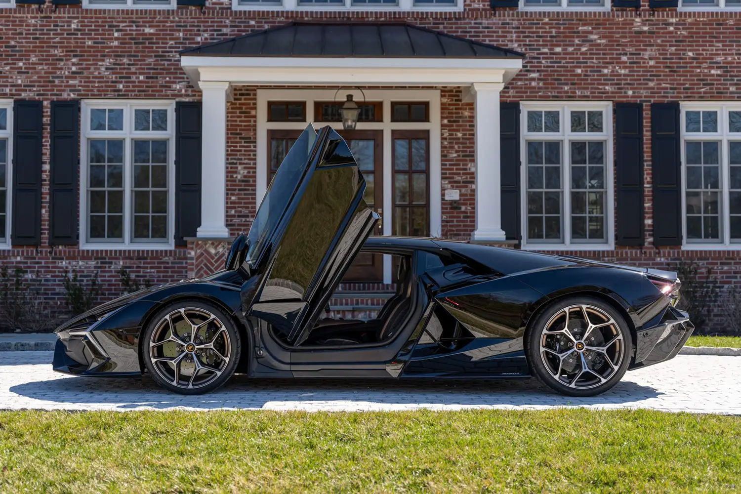 2024 Lamborghini Revuelto