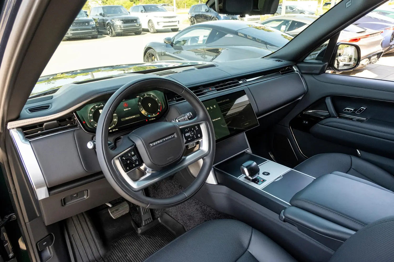 2025 Range Rover P615 SV