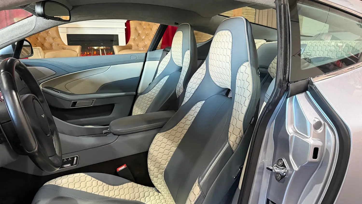 2014 Aston Martin Vanquish Coupe