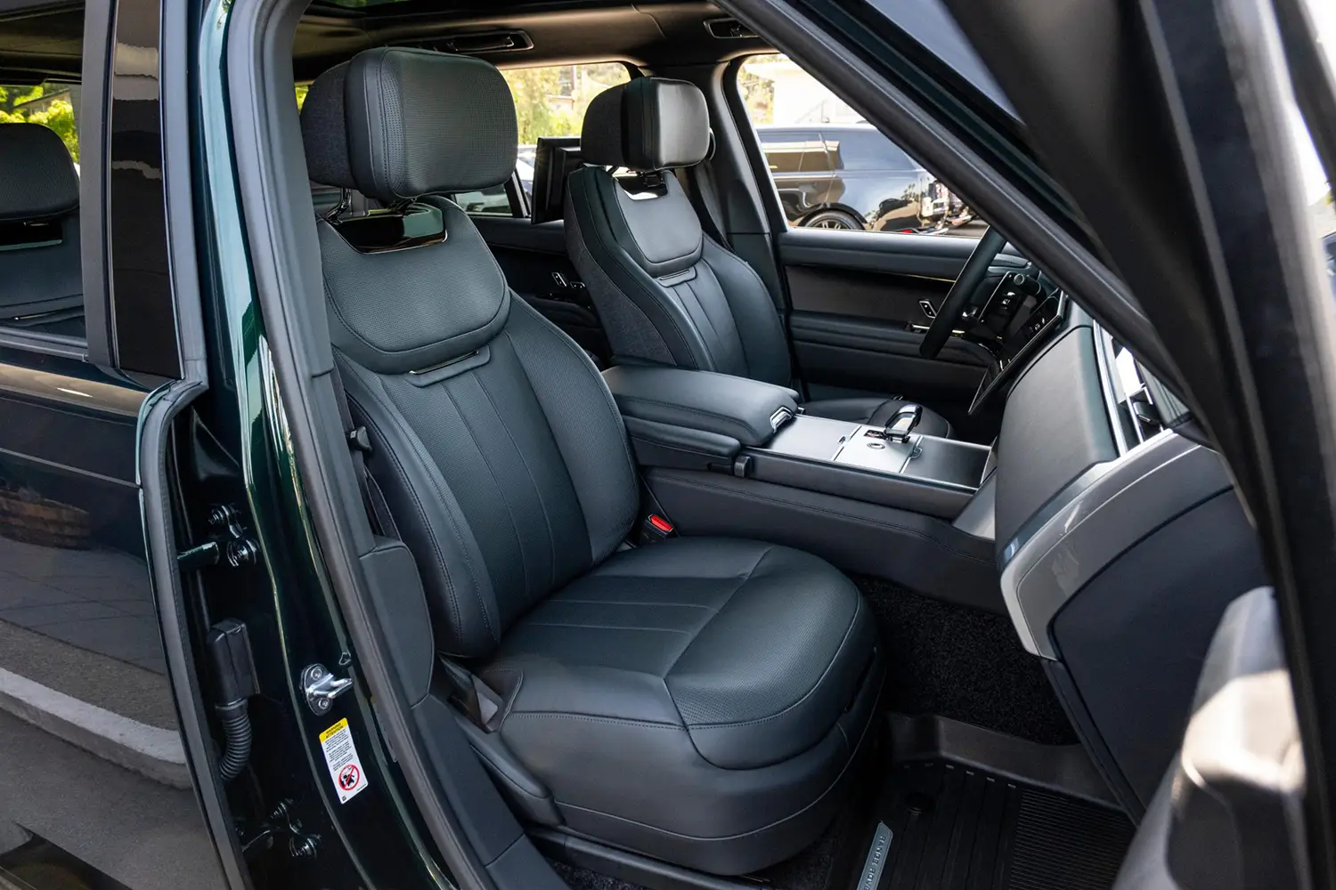 2025 Range Rover P615 SV