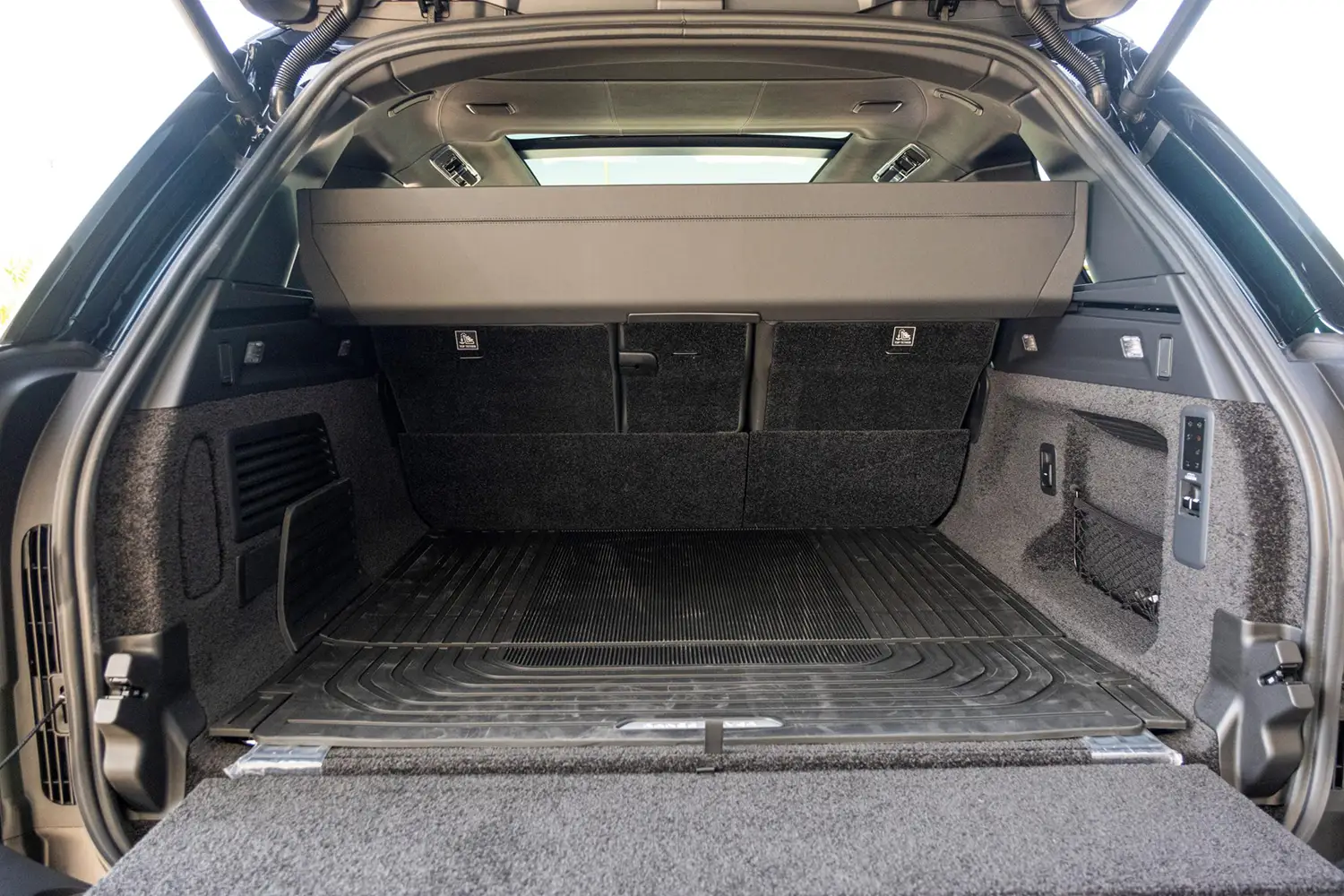 2025 Range Rover P615 SV