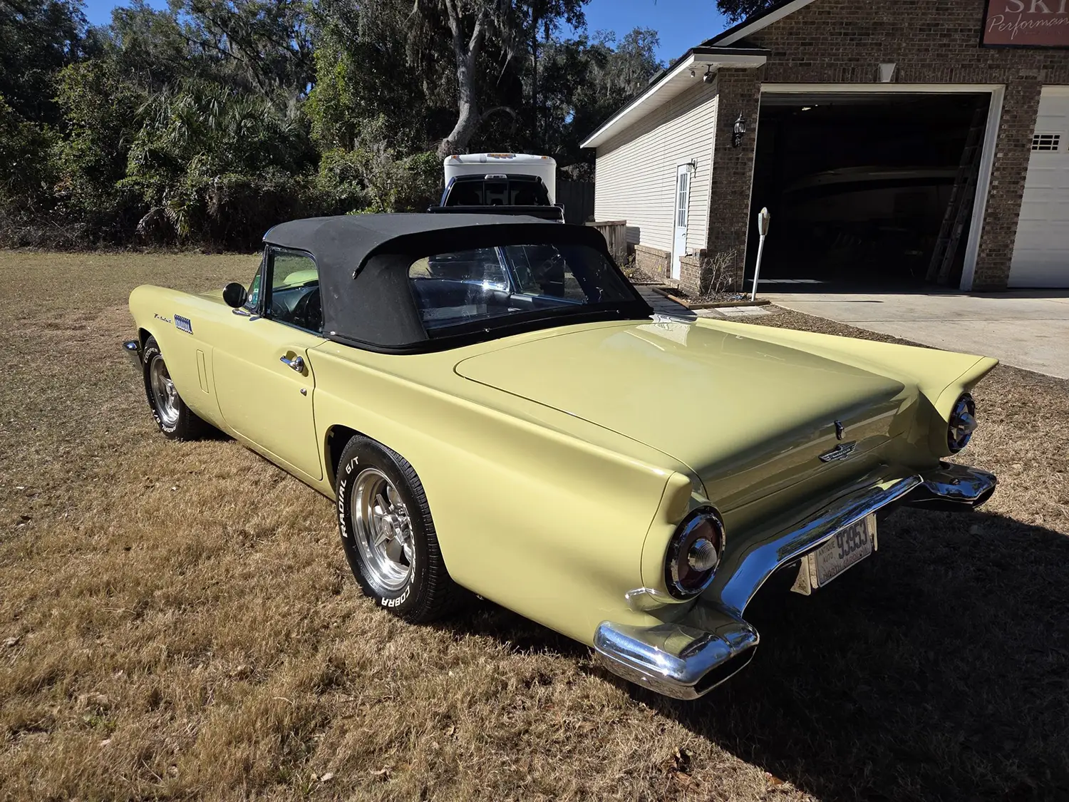 1957 Ford Thunderbird