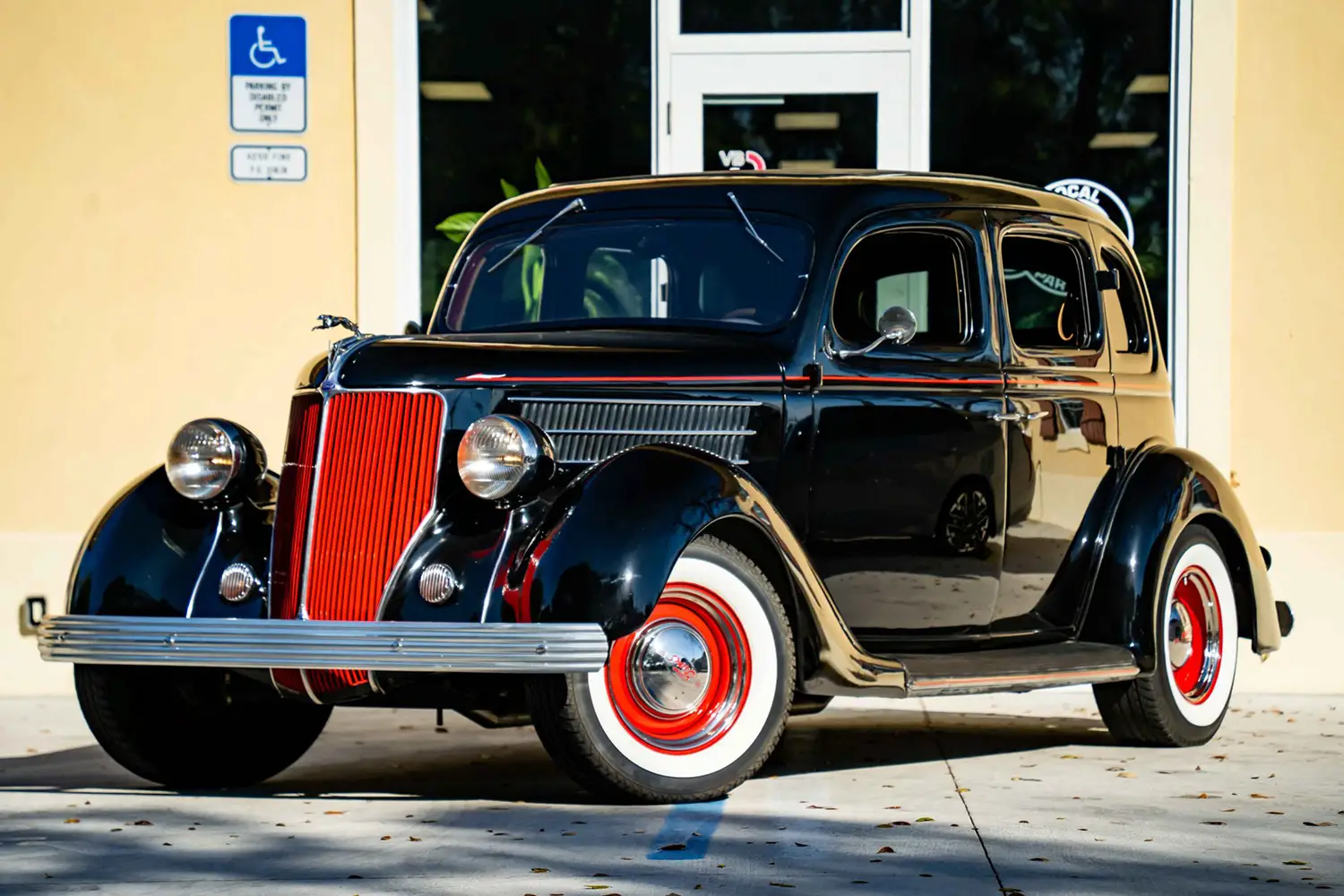 1936 Ford Model 68 Fordor sedan