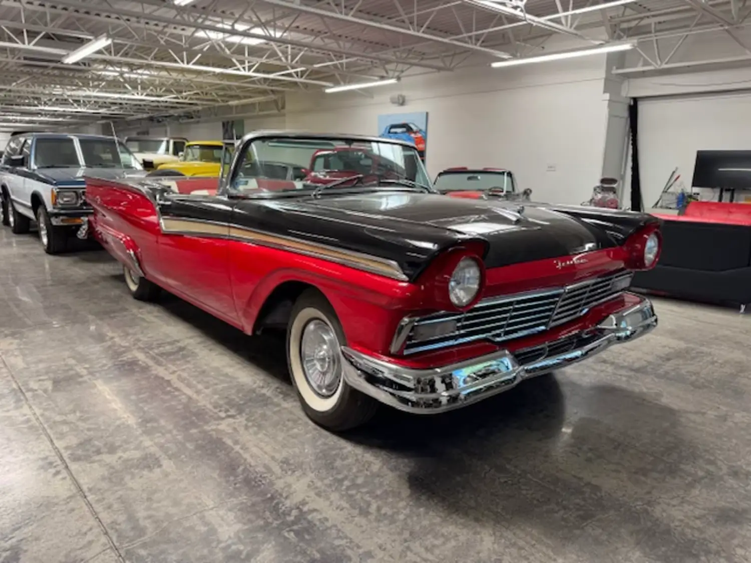 1957 Ford Fairlane 500 Skyliner