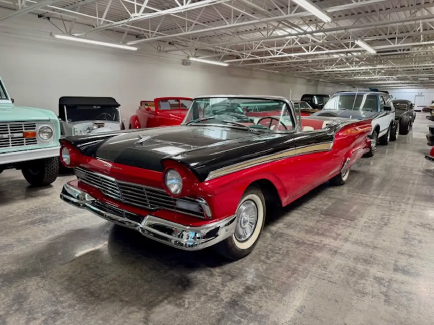 1957 Ford Fairlane 500 Skyliner