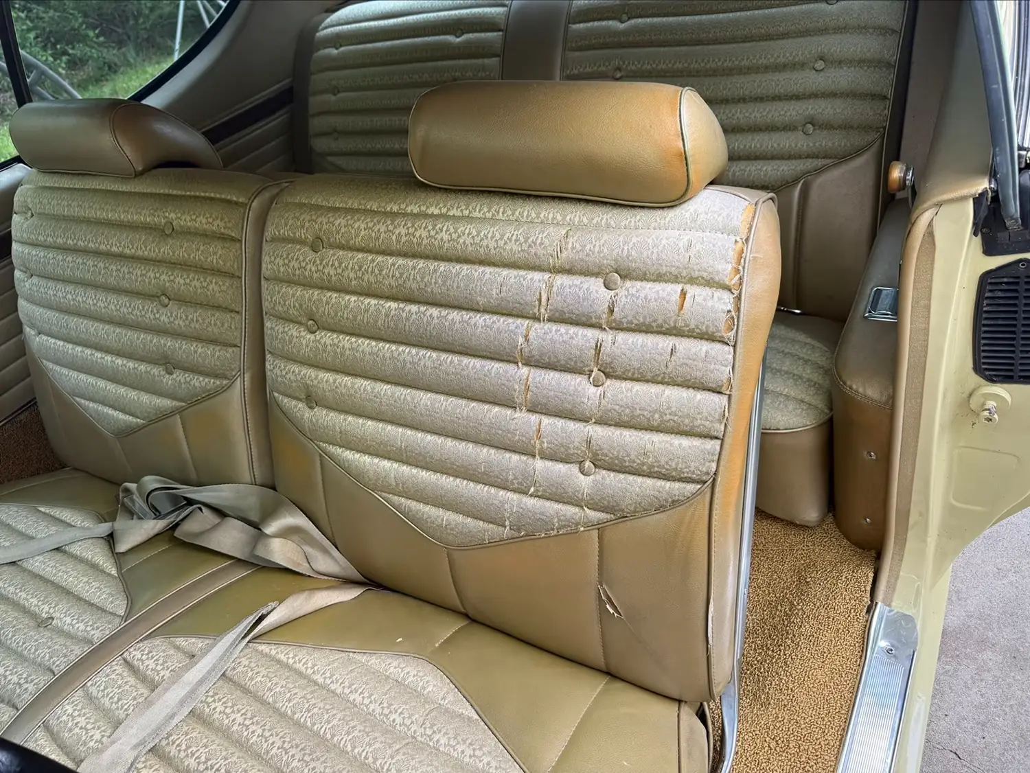 1970 Oldsmobile Cutlass Supreme Holiday Coupe