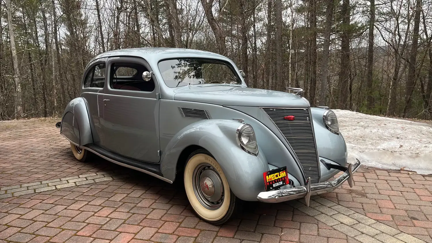 1937 Lincoln Zephyr Coupe Sedan