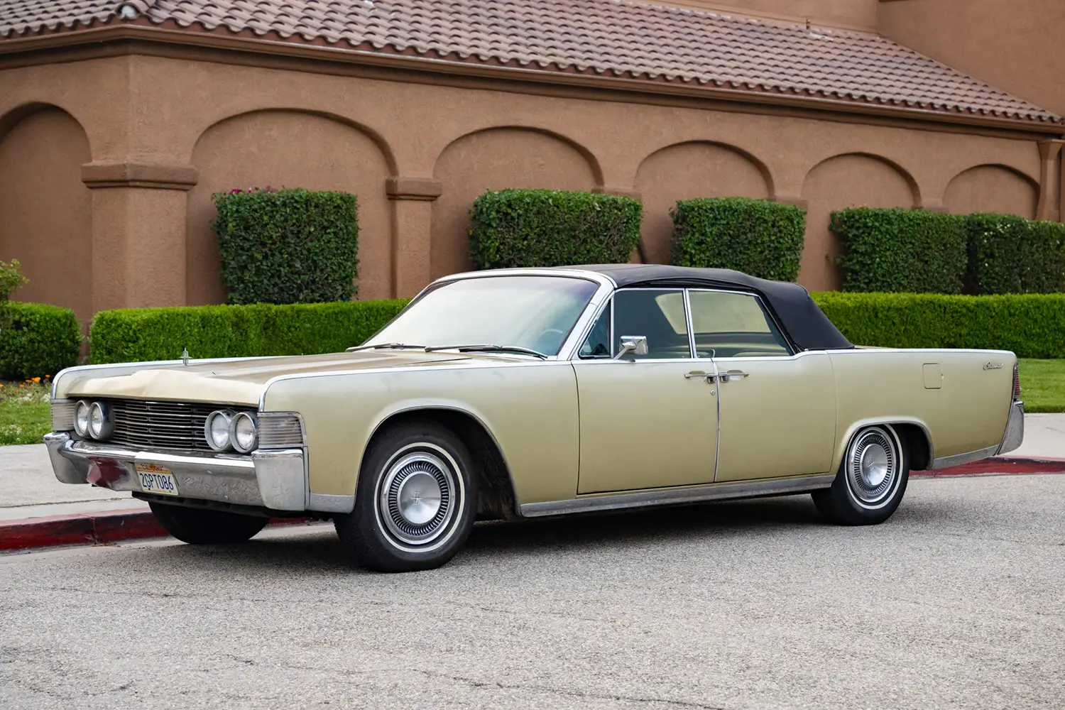 1965 Lincoln Continental Convertible - Photo 7